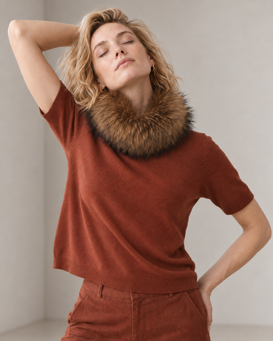 Natural elastic neckline