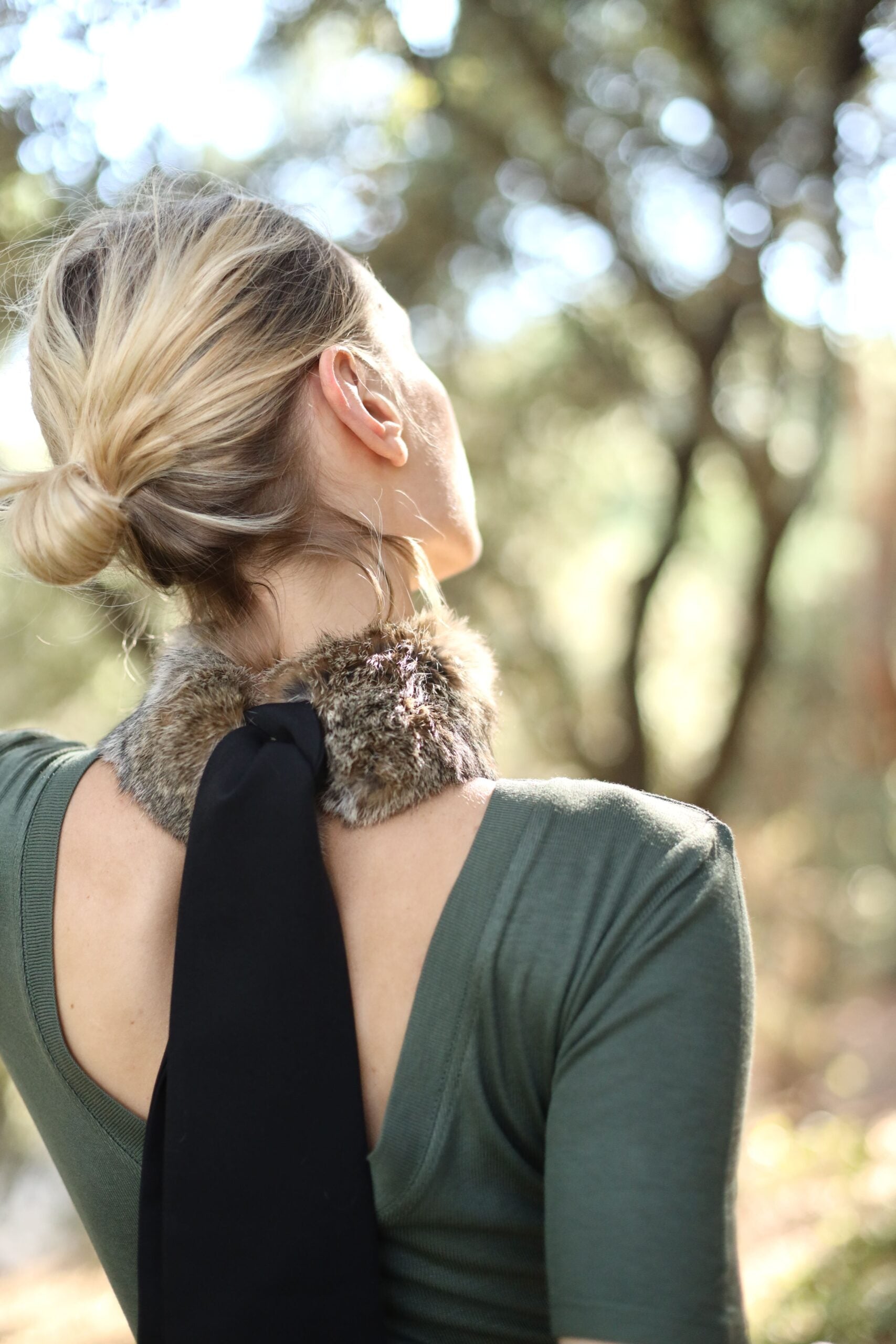 Cuello choker Natural lazo negro