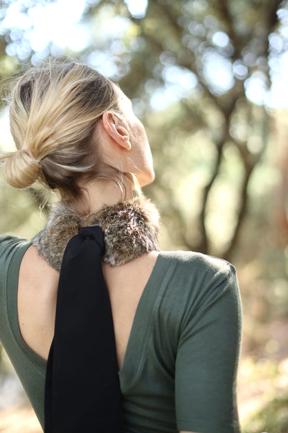 Cuello choker Natural lazo negro